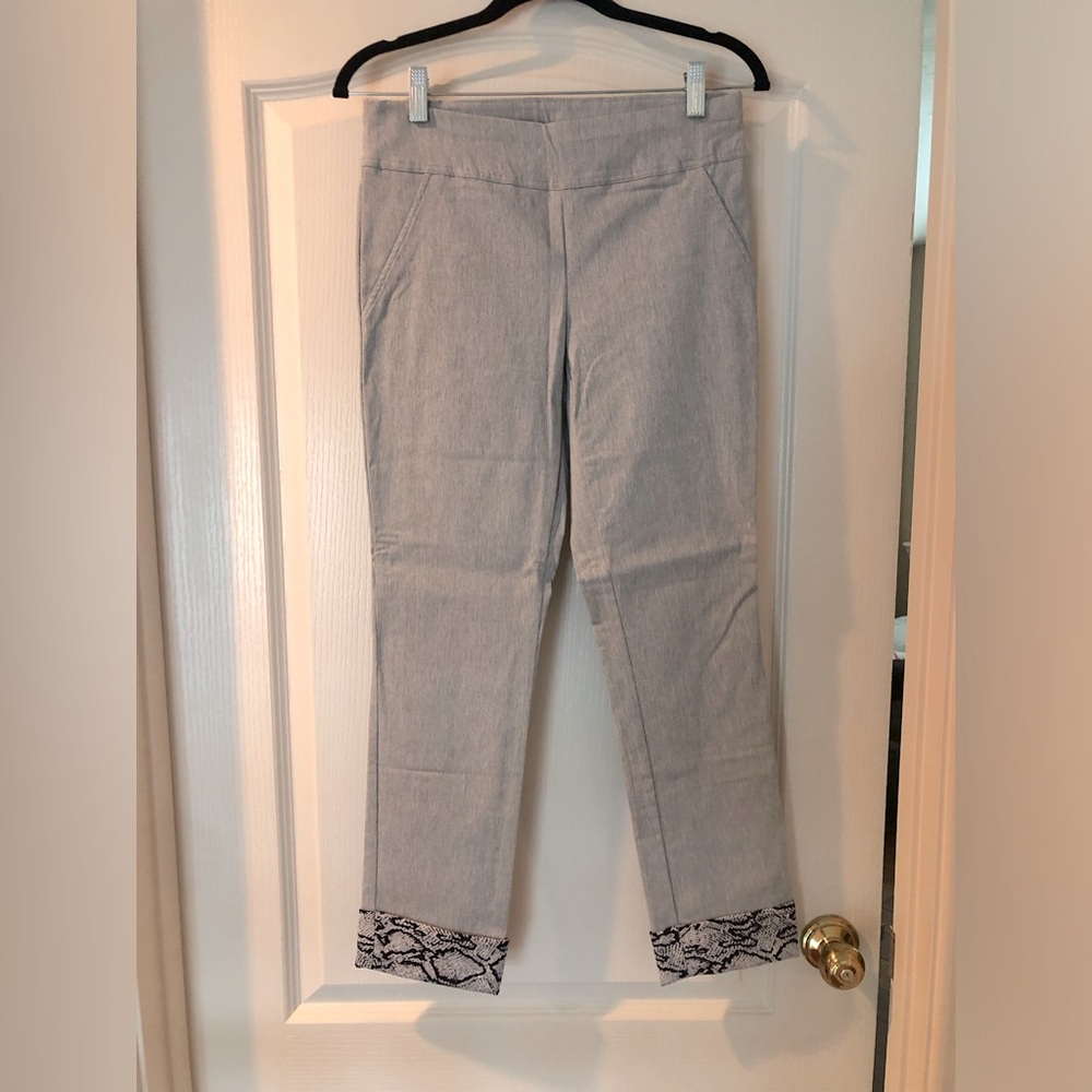 Light gray fitted cropped slacks with snakeskin cuff.